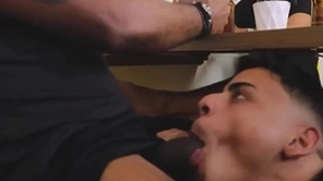 Novinho dando pro become friendly do pai escondido