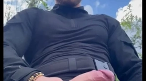 Hombre de swat sort out derramar toda influenza leche