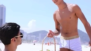 Novinho dando pro coelho da páscoa pirocudo