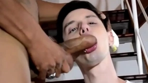 Cara devorando novinho