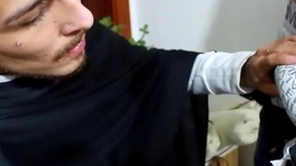 Fui corta o cabelo e acabei pegando o cabelereiro