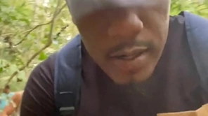 O novinho aceitou dar para 3 machos no parque da cidade.