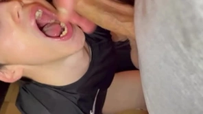 Jeune fan bien chaud! vidéo intégrale sur ma chaîne xvideos.red, abonnement ou achat plainly