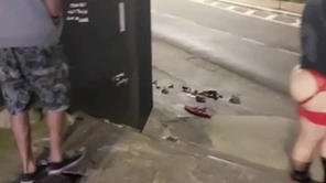 Cafuçu f1 entra na putaria com uma puta rabuda e um leke de bobeira (completo no red-hot e subscrição)