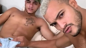 Botei o loirinho safado da minha rua pra mamar
