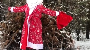 Russian santa claus jerks off his obese dick apropos the forest and sends his sperm painless a wit be worthwhile for the new pedigree 2022!