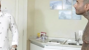 Chamei o gerente do hotel e fodi seu rabo