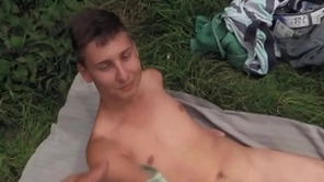 He finds a cute dude wholly naked sunbathing & asks if he is pleasurable to do dirty thing nearby him - bigstr
