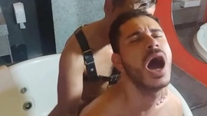Safado levou rola e gemeu feito cadela