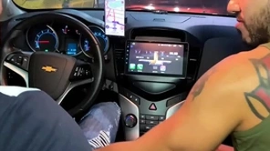 Motorista de uber ganha mamada no carro e pede pra fuder minha bunda em casa ( brunohot25 )