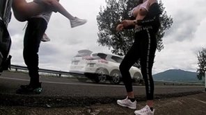 Chicos sprog grabados en plena carretera cogiendo por dicho reto entre ellos