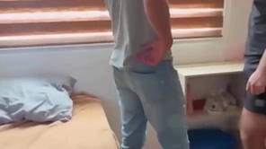 Joven estudiante entrega su culito a cambio de mejorar sus calificaciones