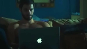 Ator lucas malvacini batendo punheta em filme