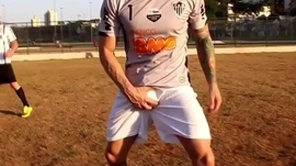 Jogo de futebol termina em suruba