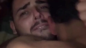 Pau grande comendo rabudo