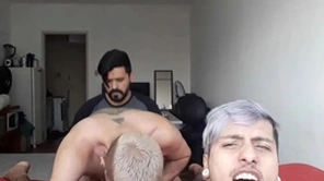 Um putinho queria comer meu namorado ander hard mas tinha que levar a piroca do kxorro! membrane completo vc encontra no meu xvideos red!