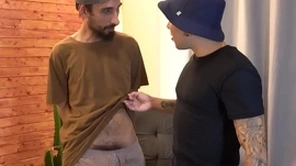 Meu amigo pentelhudo me fodendo gostoso
