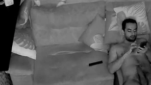Camera escondida revelando a intimidade do dweeb beast dick