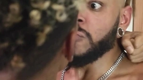 Fui cobrar o puto e ele me comeu