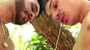 Fui correr de manhã na mata e levei pirocada do lenhador!