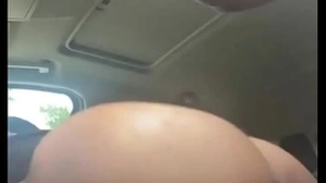 Dando pro casado small-minded carro enquanto ele esperava a esposa