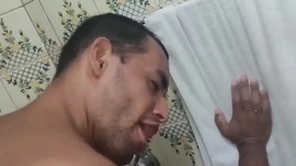 Levando rola do namorado no banho, que delicia